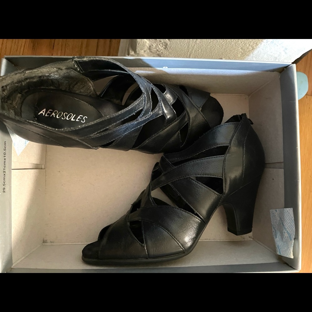 Black sandal, heel